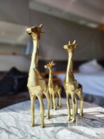 24K GOLD FINISH GIRAFFE FAMILY SHOWPIECE DECORATIVE ITEMS FOR HOME DECORATION GOLD PLATED GIRAFFE STATUE HOME/OFFICE TABLE LIVING ROOM DÉCOR (PAIR)