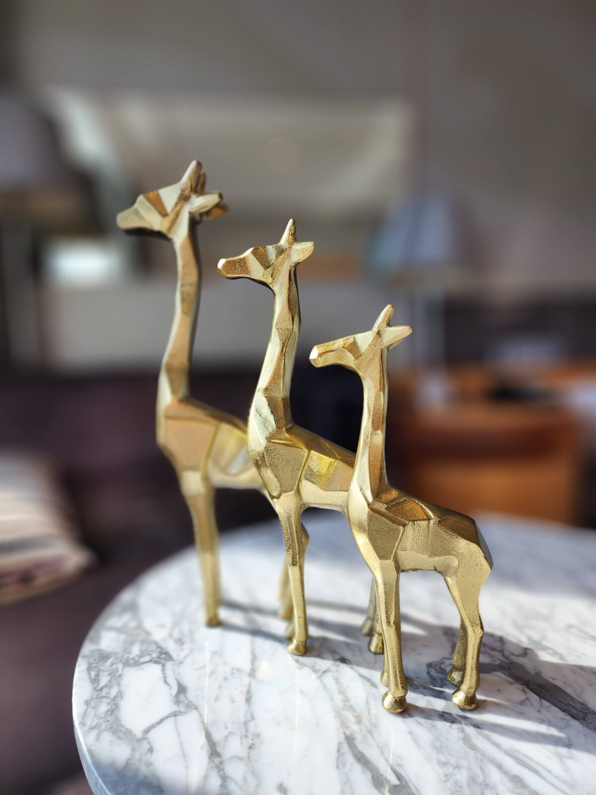 24K GOLD FINISH GIRAFFE FAMILY SHOWPIECE DECORATIVE ITEMS FOR HOME DECORATION GOLD PLATED GIRAFFE STATUE HOME/OFFICE TABLE LIVING ROOM DÉCOR (PAIR)